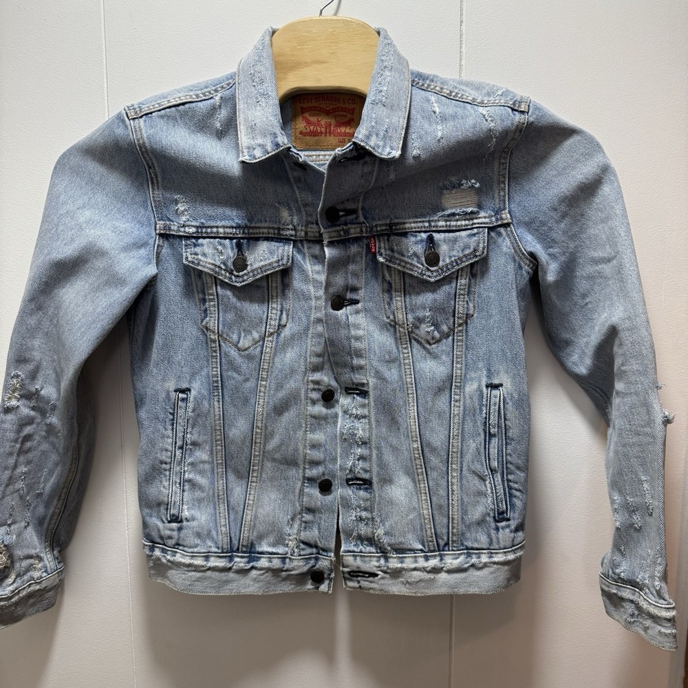 Levis Denim Trucker Jacket Women's Size Small Light Wash Distressed